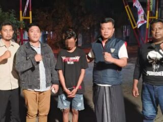 Pelaku saat diamankan di Mapolres Pasuruan.
