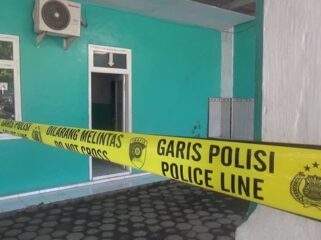 Lokasi pencurian sepeda motor mahasiswa di kantor Desa Alun-alun, Kecamatan Ranuyoso. (Foto: Asmadi)