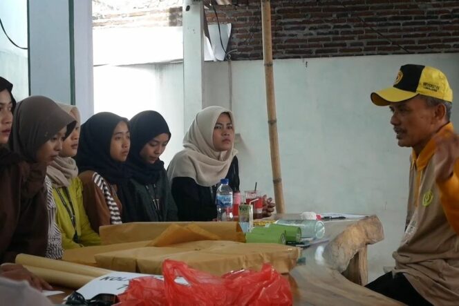 
					Posko KKN di Desa Padang, Lumajang. (Foto: Asmadi)