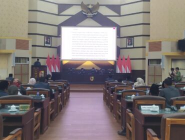 PARIPURNA: Suasana Sidang Paripurna ke-13 DPRD Jember yang berlangsung pada Kamis (7/8/25) siang. (Foto: M. Abd. Rozaq Mubarok).
