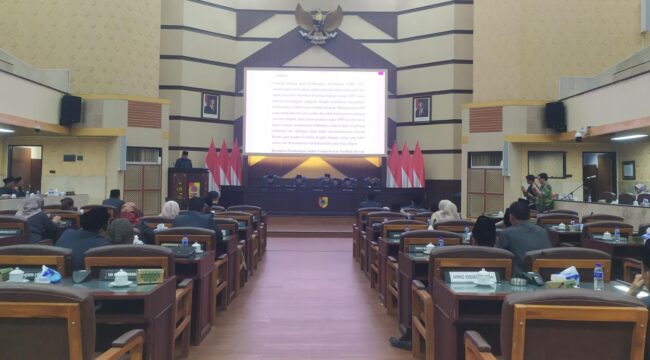 PARIPURNA: Suasana Sidang Paripurna ke-13 DPRD Jember yang berlangsung pada Kamis (7/8/25) siang. (Foto: M. Abd. Rozaq Mubarok).
