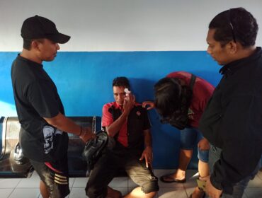 Sopir bus usai dianaiya.