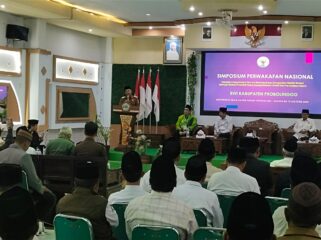 SOSIALISASI: Suasana Simposium BWI Probolinggo yang berlangsung di aula kampus UNZAH Genggong Kraksaan. (foto: Ali Ya'lu).