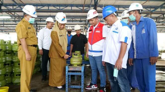 
					Pemkab Lumajang bergerak cepat mengatasi kelangkaan LPG 3 kg di Kecamatan Pronojiwo. (Foto: Istimewa)