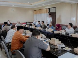 DPRD Lumajang menggelar rapat kerja bersama pihak perusahaan dan instansi terkait, sekaligus melakukan peninjauan lapangan.