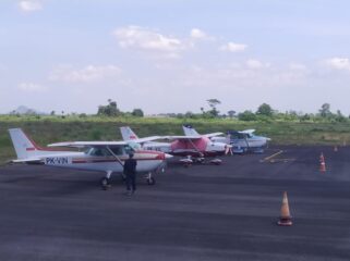 SIAP TERBANG: Sejumlah pesawat komersil parkir di Bandara Notohadinegoro Jember, yang akan Soft Launching pada 17 Agustus 2025. (Foto: M. Abd Rozaq Mubarok).
