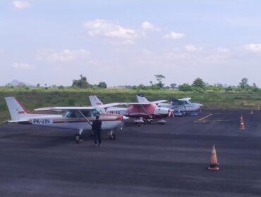SIAP TERBANG: Sejumlah pesawat komersil parkir di Bandara Notohadinegoro Jember, yang akan Soft Launching pada 17 Agustus 2025. (Foto: M. Abd Rozaq Mubarok).
