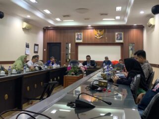 RDP: Panitia Khusus Non ASN DPRD Jember saat menggelar Rapat Dengar Pendapat (RDP) bersama BKPSDM setempat. (Foto: M. Abd Rozak Mubarok)
