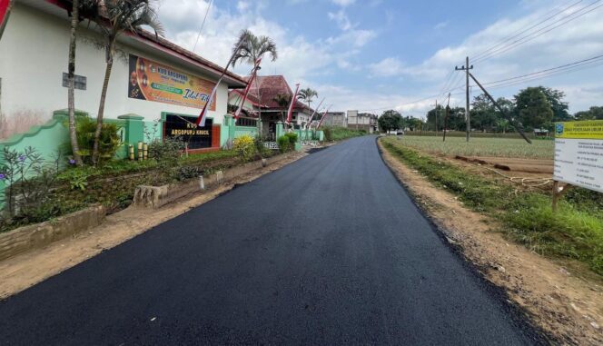 
					MULUS: Kondisi jalan Krucil-Tambelang Kabupaten Probolinggo yang kini mulus setelah diperbaiki. (foto: Ali Ya'lu).