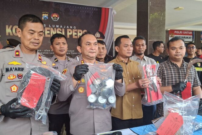
					Polres Lumajang menggelar pers rilis terkait  pencurian meteran PDAM. (Foto: Asmadi) 