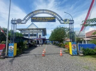 DIGELEDAH: Kantor Otoritas Pelabuhan (KSOP) Kelas IV Probolinggo, pasca digeledah oleh tim penyidik Kejaksaan Tinggi (Kejati) Jawa Timur. (Foto: Hafiz Rozani).