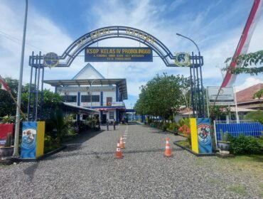 DIGELEDAH: Kantor Otoritas Pelabuhan (KSOP) Kelas IV Probolinggo, pasca digeledah oleh tim penyidik Kejaksaan Tinggi (Kejati) Jawa Timur. (Foto: Hafiz Rozani).