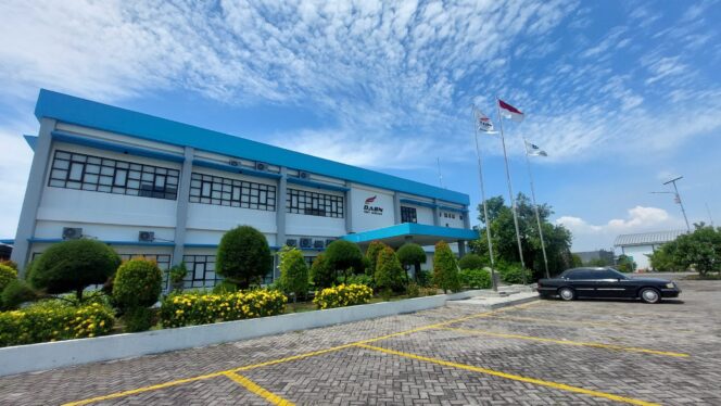 
					DIGELEDAH: Kantor PT. Delta Artha Bahari Nusantara (DABN) di area Pelabuhan Mayangan Kota Probolinggo. (foto: Hafiz Rozani).
