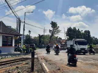 BAKAL DITUTUP: Suasana JPL 163 Arjasa Jember, Rabu (20/8/25) siang. (Foto: Humas KAI Daop 9 Jember)
