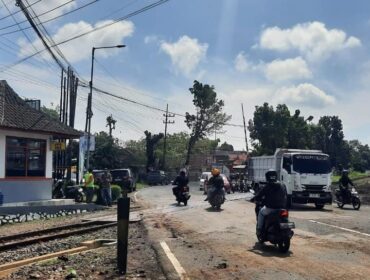 BAKAL DITUTUP: Suasana JPL 163 Arjasa Jember, Rabu (20/8/25) siang. (Foto: Humas KAI Daop 9 Jember)
