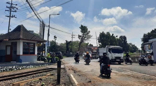 BAKAL DITUTUP: Suasana JPL 163 Arjasa Jember, Rabu (20/8/25) siang. (Foto: Humas KAI Daop 9 Jember)
