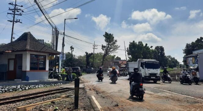 
					BAKAL DITUTUP: Suasana JPL 163 Arjasa Jember, Rabu (20/8/25) siang. (Foto: Humas KAI Daop 9 Jember)
