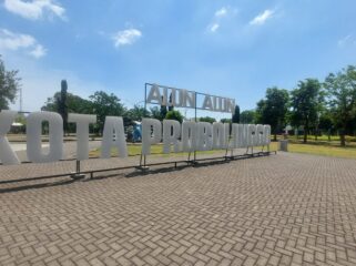 GAGAL: Tata ulang Alun-alun Kota Probolinggo gagal karena pemenang tender gagal memenuhi persyaratan. (foto: Hafiz Rozani).