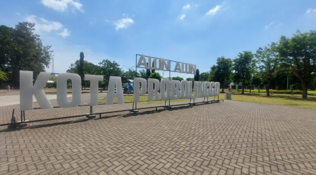 GAGAL: Tata ulang Alun-alun Kota Probolinggo gagal karena pemenang tender gagal memenuhi persyaratan. (foto: Hafiz Rozani).