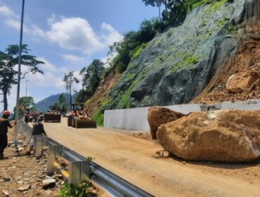 Tanah longsor di kawasan Piket Nol, Lumajang. (Foto: BPBD Lumajang).