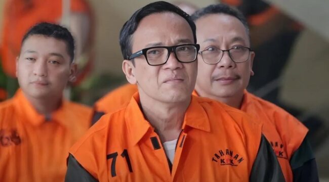 TSK: Wamenaker Immanuel Ebenezer mengenakan rompi oranye pasca ditetapkan sebagai tersangka oleh KPK. (Foto: Istimewa).