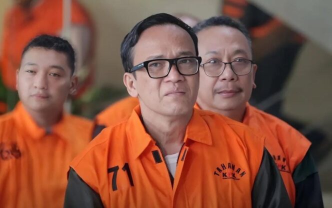 
					TSK: Wamenaker Immanuel Ebenezer mengenakan rompi oranye pasca ditetapkan sebagai tersangka oleh KPK. (Foto: Istimewa).