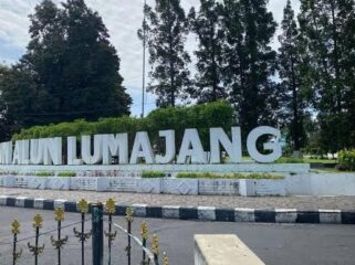 BERSOLEK: Alun-alun Lumajanh bakal dipercantik agar warga semakin nyamam beraktifitas di jantung kota tersebut. (Foto: Asmadi).