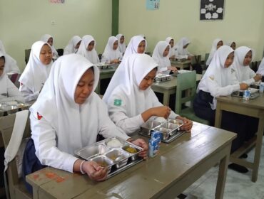 Salah satu pelaksanaan program SPPG di Kecamatan Pasrujambe, Lumajang. (Foto: Asmadi)