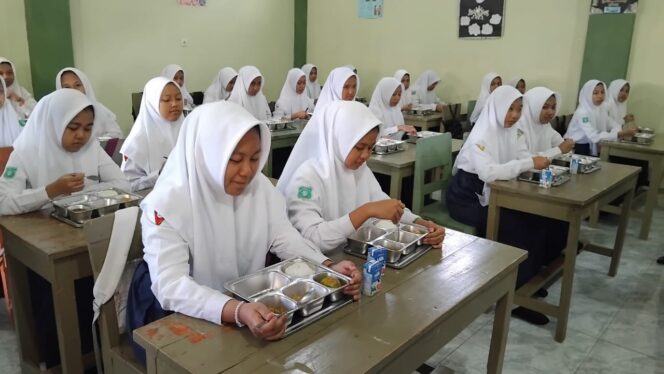 
					Salah satu pelaksanaan program SPPG di Kecamatan Pasrujambe, Lumajang. (Foto: Asmadi)