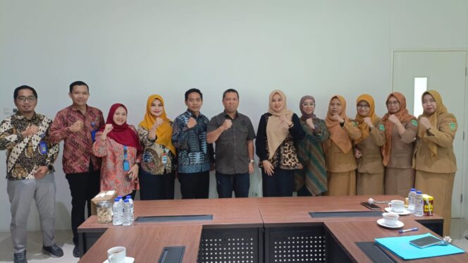 
					Ketua PKK drg. Merita Rusdi Sutejo bersama Kepala BNN Masduki bersinergi cegah narkoba.