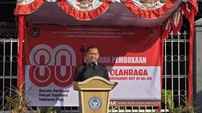 
					Kepala Lapas Kelas IIB Lumajang, Mahendra Sulaksana  (Foto: Asmadi).
