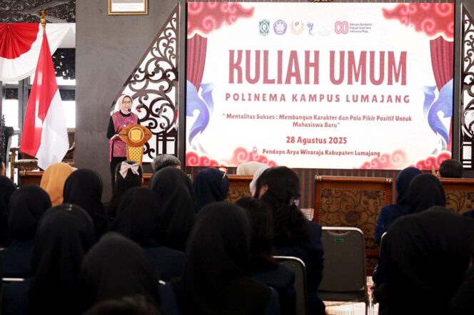 
					Penerimaan mahasiswa baru perdana Polinema di Pendopo Arya Wiraraha,  Lumajang. (Foto: Istimewa)
