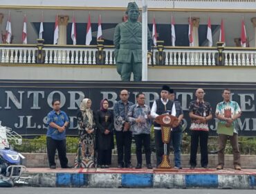 PEDULI: Bupati Jember, Muhammad Fawait, saat acara penyampian Pro Gus'e Update, Kamis (28/8/25) sore. (Foto: M. Abd Rozaq Mubarok).