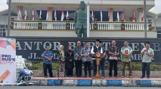 PEDULI: Bupati Jember, Muhammad Fawait, saat acara penyampian Pro Gus'e Update, Kamis (28/8/25) sore. (Foto: M. Abd Rozaq Mubarok).