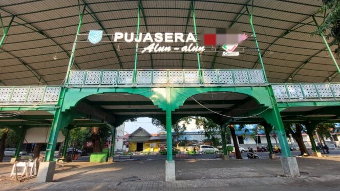 
					BERSOLEK: Kondisi Pujasera Alun-alun yang akan dipercantik oleh Pemerintah Kota Probolinggo. (Foto: Hafiz Rozani).
