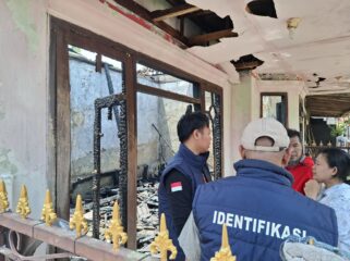 Kobaran api melahap rumah di Mandaran, Kecamatan Panggungrejo, Kota Pasuruan