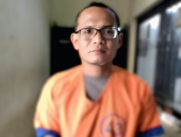 DITAHAN: Tersangka penipuan, MS, pasca ditahan penyidik Polres Probolinggo Kota. (Foto: istimewa) 
