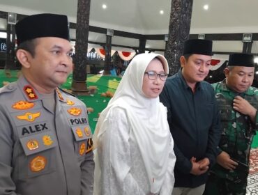 Bupati Lumajang, Indah Amperawati, menegaskan bahwa sekolah dan pelayanan publik di wilayahnya tetap berjalan normal (Foto: Asmadi).