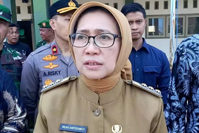 
					Bupati Lumajang, Indah Amperawati, yang akrab disapa Bunda Indah, menegaskan pemerintah daerah akan mempercepat perbaikan infrastruktur sekolah.