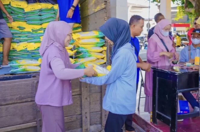 
					Suasana Gerakan Pangan Murah (GPM) yang digelar Pemkab Lumajang. (Foto: Istimewa).