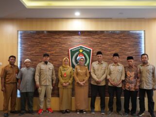Pemkab Lumajang melepas santri yang akan berlaga di World Muslim Scout Jambore 2025. (Foto: istimewa).
