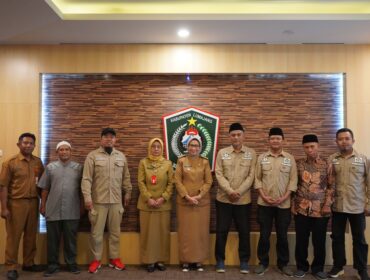 Pemkab Lumajang melepas santri yang akan berlaga di World Muslim Scout Jambore 2025. (Foto: istimewa).
