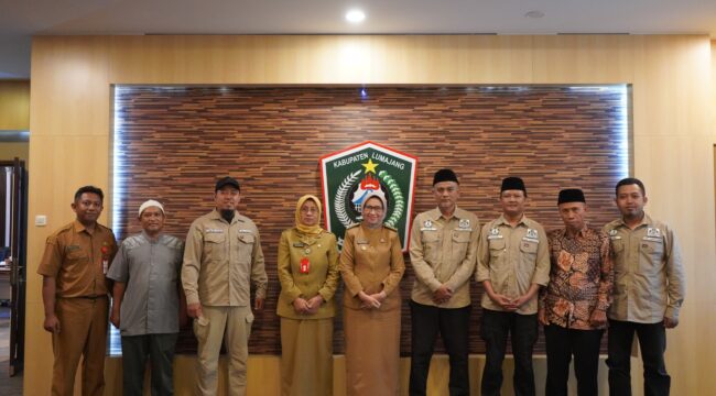 Pemkab Lumajang melepas santri yang akan berlaga di World Muslim Scout Jambore 2025. (Foto: istimewa).
