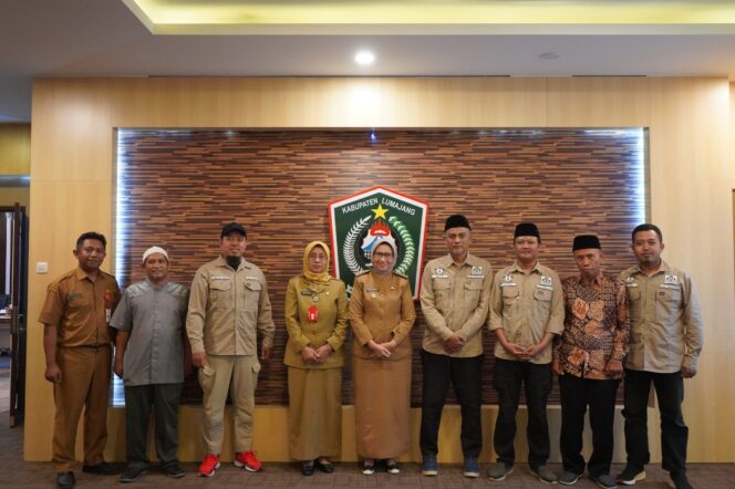 
					Pemkab Lumajang melepas santri yang akan berlaga di World Muslim Scout Jambore 2025. (Foto: istimewa).
