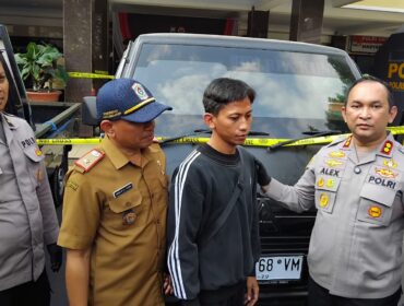 Polres Lumajang mengembalikan satu unit mobil pick up Mitsubishi L300 warna hitam kepada pemiliknya (Foto: Asmadi).
