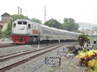 Ilustrasi kereta api (KA) yang tengah melaju kencang.