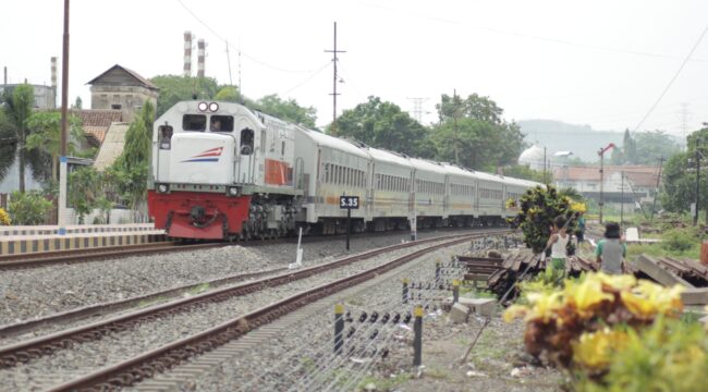 Ilustrasi kereta api (KA) yang tengah melaju kencang.