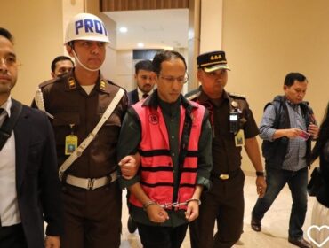 DITAHAN: Mantan Mendikbudristek, Nadiem Makarim, pasca ditetapkan sebagai tersangka oleh Kejaksaan Agung dalam perkara pengadaan laptop. (foto: istimewa).