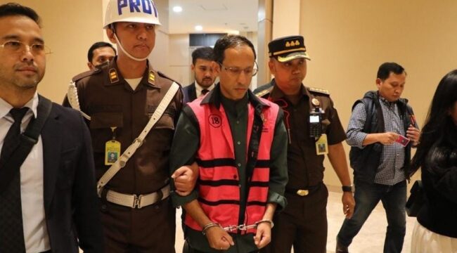 DITAHAN: Mantan Mendikbudristek, Nadiem Makarim, pasca ditetapkan sebagai tersangka oleh Kejaksaan Agung dalam perkara pengadaan laptop. (foto: istimewa).