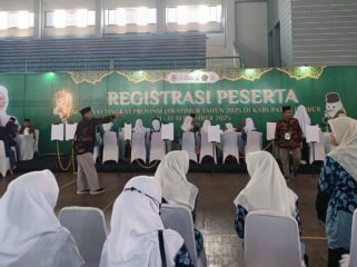 OPTIMIS:
Peserta saat melakukan registrasi MTQ ke-30 tingkat Provinsi Jawa Timur di GOR PKPSO Kaliwates, Jember, Kamis (11/9/25). (Foto: M. Abd Rozaq Mubarok)